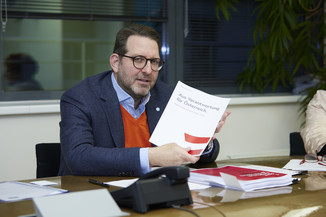 Bild 9 / 48